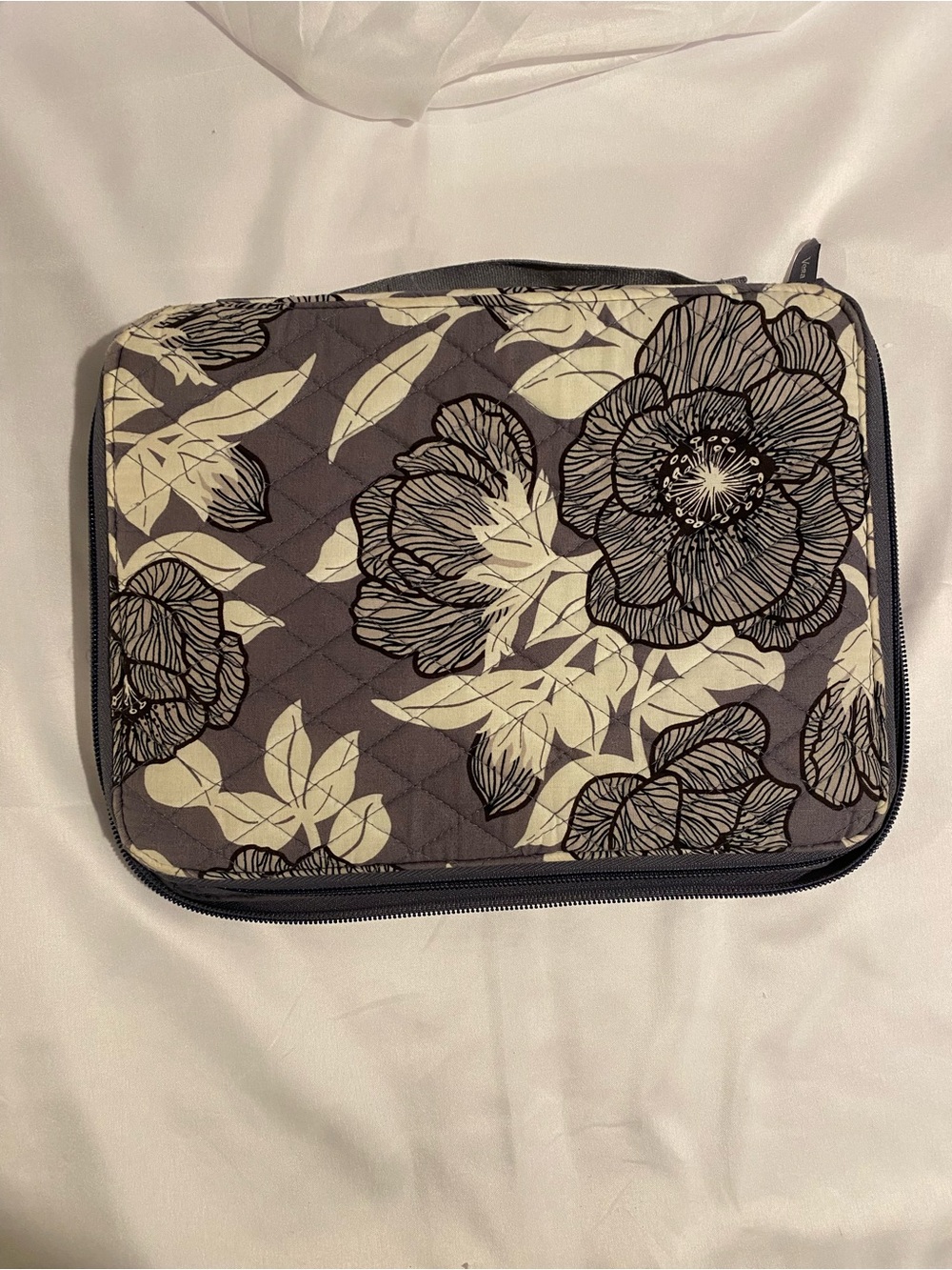 Vera Bradley Zip Closure Quilted Cotton 10 X 8 Laptop Sleeve Moon Shadow